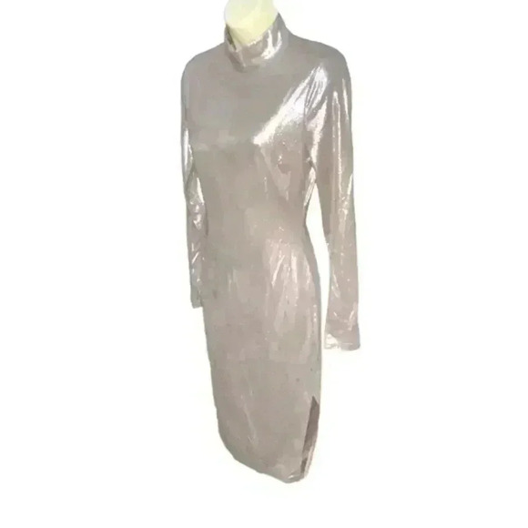 Absolutely Gorgeous Dress. This PICTURE DOES IT NO JUSTICE AT ALL. - Picture 3 of 10